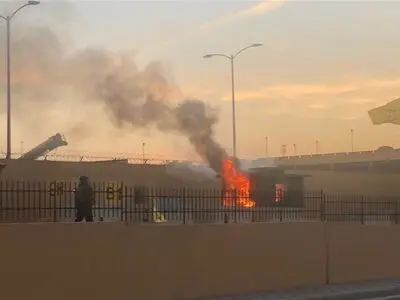 آتش زدن درب دوم سفارت آمریکا در بغداد توسط معترضان عراقی