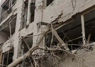 سالن چند منظوره ورزشی جزیره لارک مورد هدف قرار گرفت