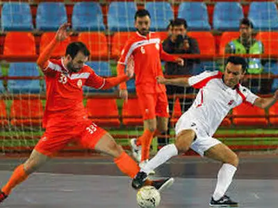 کار سخت قهرمان آسیا مقابل صدرنشین پرستاره 