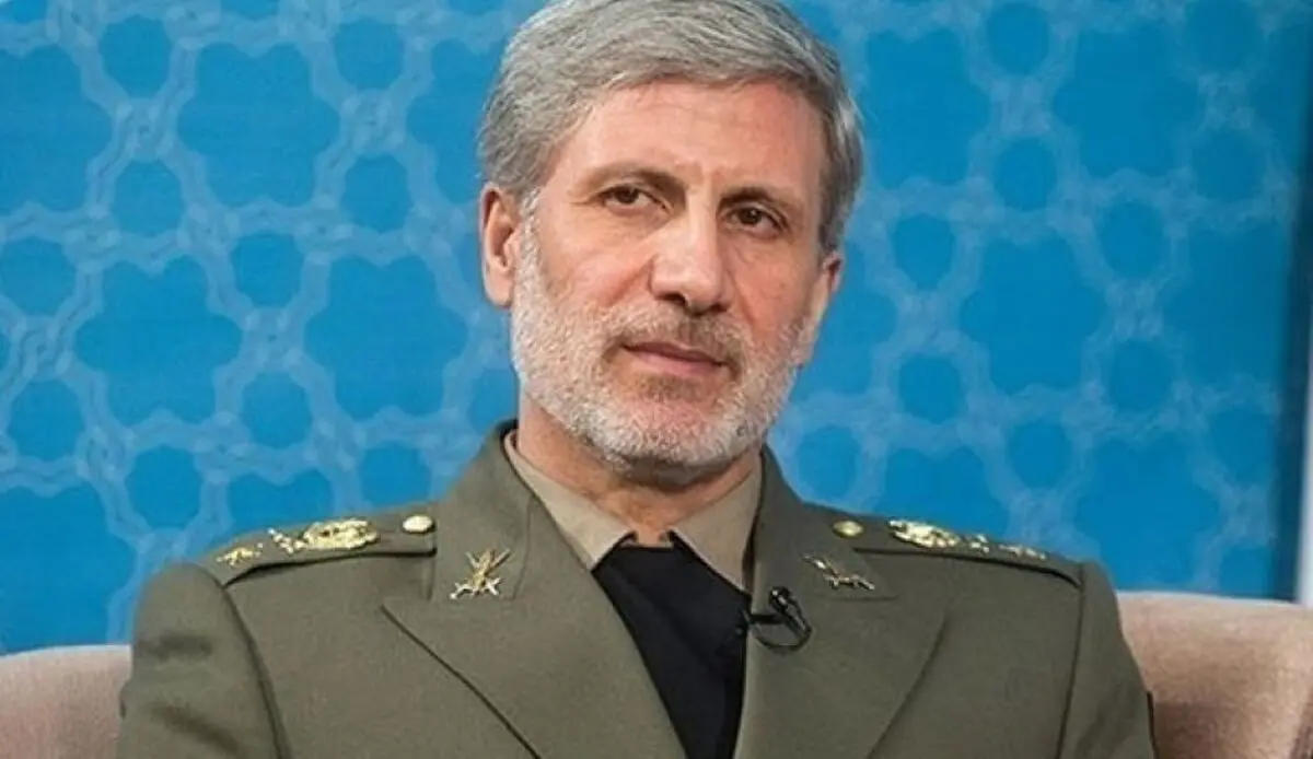 العمید حاتمی: وزارة الدفاع الایرانیة ملتزمة بتجهیز قواتها المسلحة