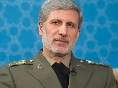 العمید حاتمی: وزارة الدفاع الایرانیة ملتزمة بتجهیز قواتها المسلحة