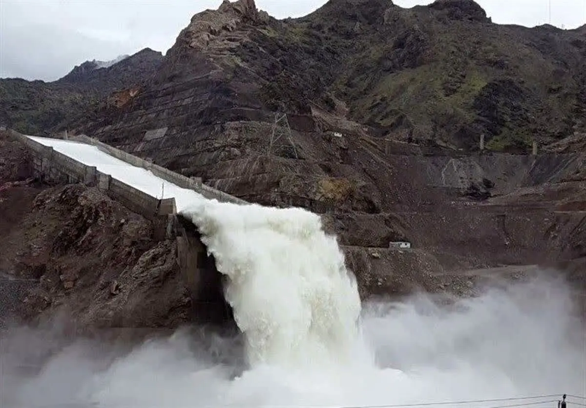 سرریزشدن بحران‌زای آب سد سیازاخ / صدور هشدار تخلیه فوری برای روستاهای گله‌سور و شیخ‌حیدر در شهرستان دیواندره