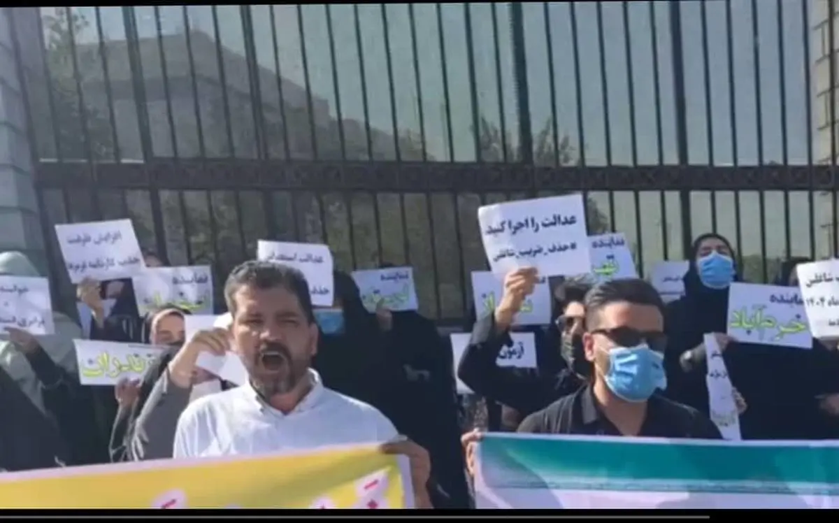 اعتراض داوطلبان آزمون استخدامی آموزش و پرورش مقابل مجلس