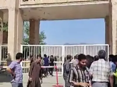 تجمع کارگران بیکارشده تیتانیوم کهنوج/ در تامین معاش خانواده مشکل داریم