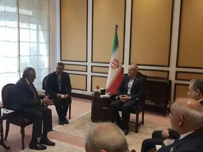 الرئيس بزشكيان يلتقي وزير الخارجية الباكستاني في إسلام آباد