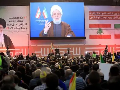 أجانب يسألون عن موقف حزب الله من العدوان على ايران | قاسم يحسم الجدل: لسنا على الحياد