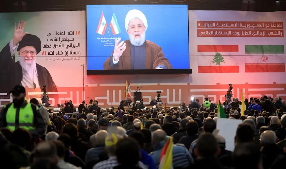 أجانب يسألون عن موقف حزب الله من العدوان على ايران | قاسم يحسم الجدل: لسنا على الحياد