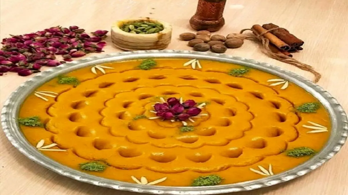۲ طرز تهیه حلوا زعفرانی و ساده با آرد گندم برای افطار