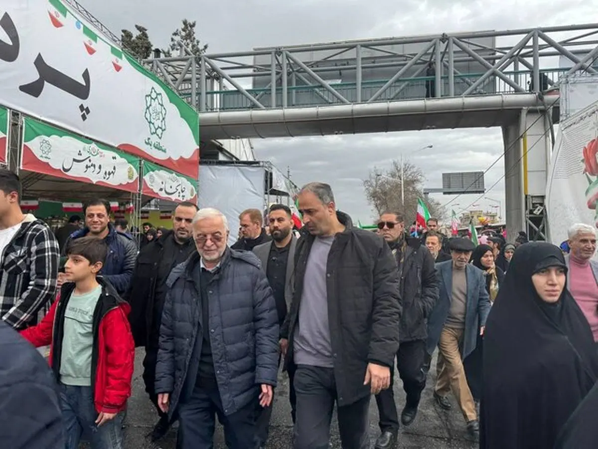 حضور مومنی در راهپیمایی ۲۲ بهمن 