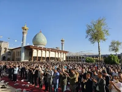 نماز عید فطر در حرم شاهچراغ (ع) اقامه شد