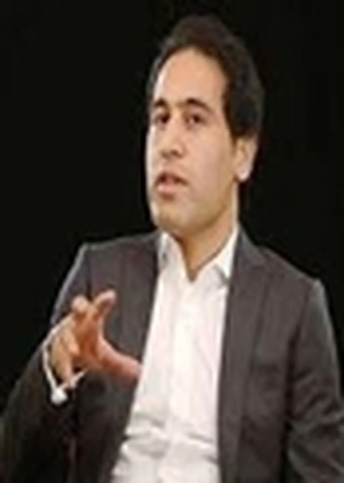 مهدوی کیا پیراهن جام جهانی ۲۰۰۶ را به کودکان بی سرپرست هدیه کرد