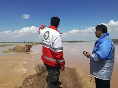 سیل بند منطقه بامدژ اهواز شکسته شد/بسیج همه دستگاه‌ها برای استحکام بخشی سدها+ تصاویر