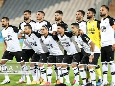  اعتراض هوادار به داور دیدار مقابل فجر: این دو داور تا آستانه تغییر سرنوشت لیگ یک پیش رفتند 