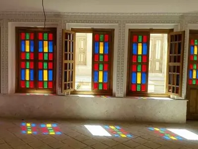 تاثیر شیشه رنگی در زیبای دکوراسیون منزل