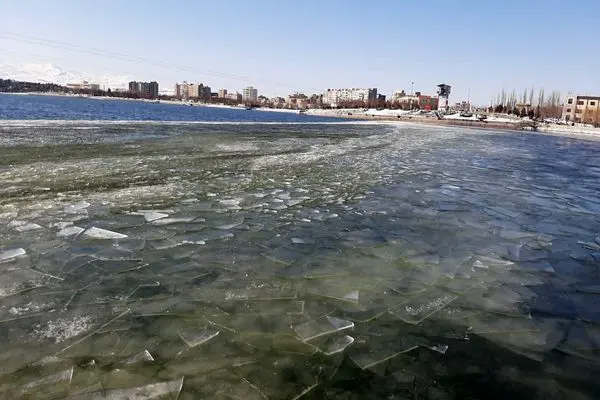 شهروندان اردبیل از ورود به سطح یخ‌زده دریاچه شورابیل اکیدا خودداری کنند