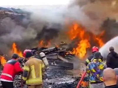 آتش سوزی در کارگاه چوب و ضایعات شیراز مهار شد