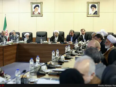 غیبت روحانی، لاریجانی و احمدی‌نژاد در جلسه بررسی پالرمو/ هم‌نشینی عارف و رئیسی/ حضور دولتی‌ها در نشست امروز + عکس