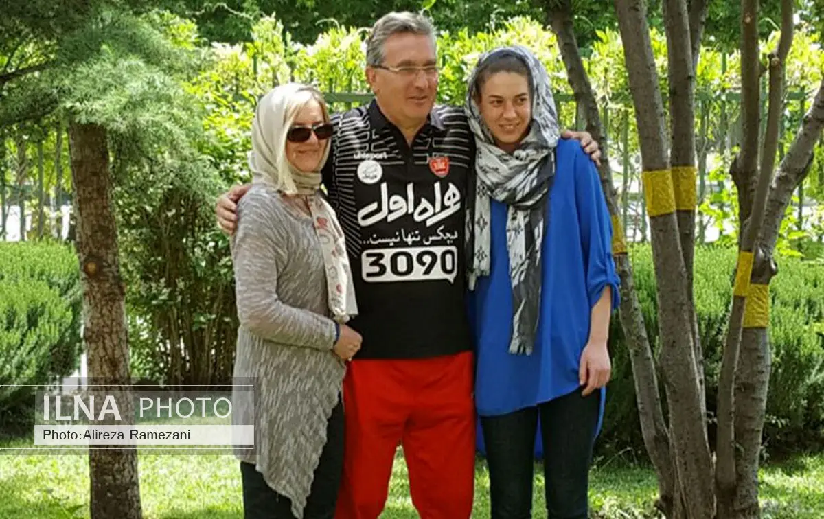 همسر و دختر برانکو به ورزشگاه بیایند