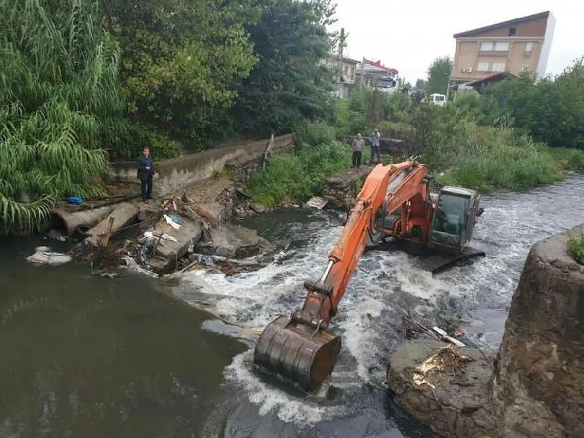 آغاز لایروبی رودخانه‌های رشت پیش از شروع فصل بارندگی 