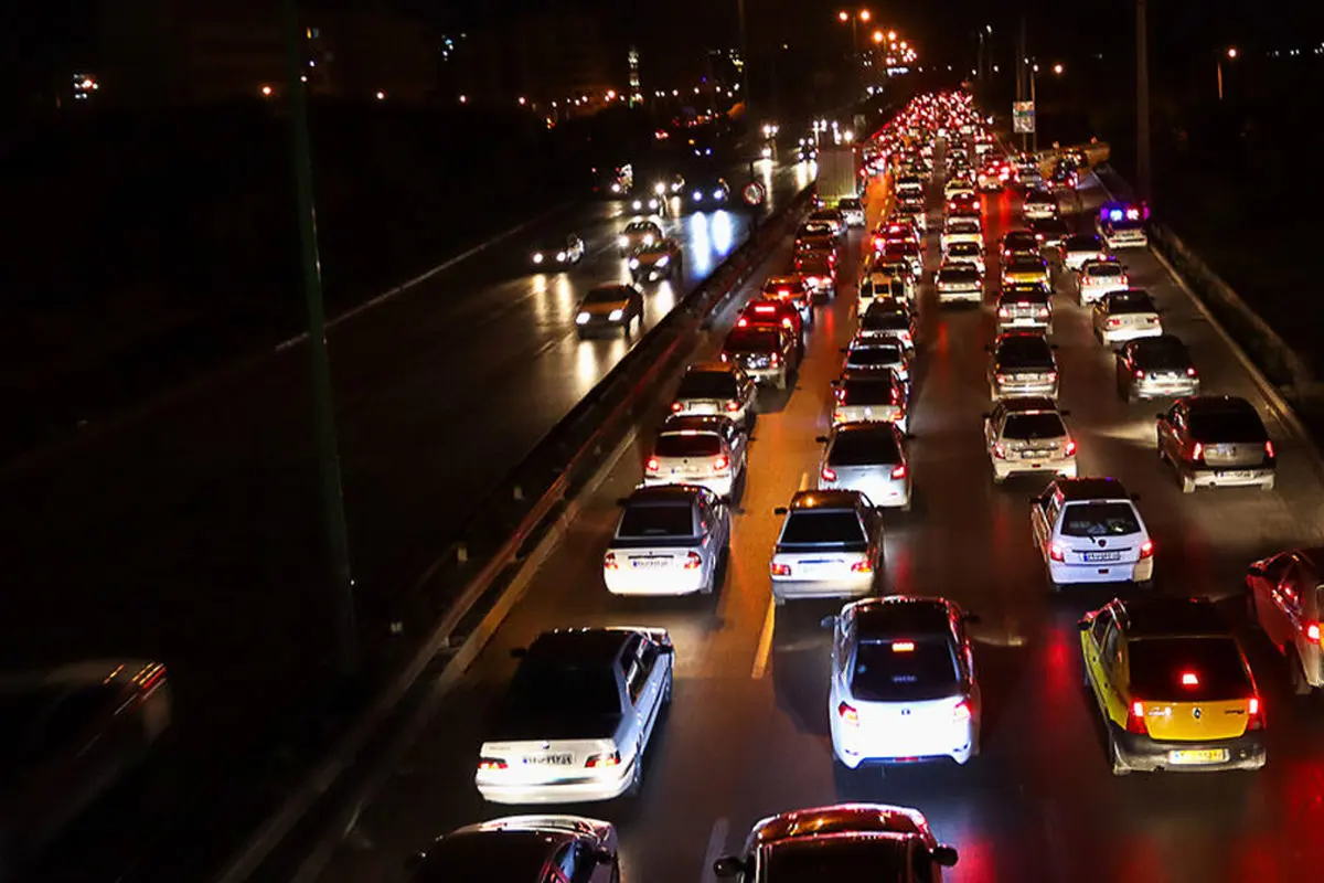 فرو نشست آسفالت  در بزرگراه شهید باکری و حجم بالای ترافیک در این مسیر