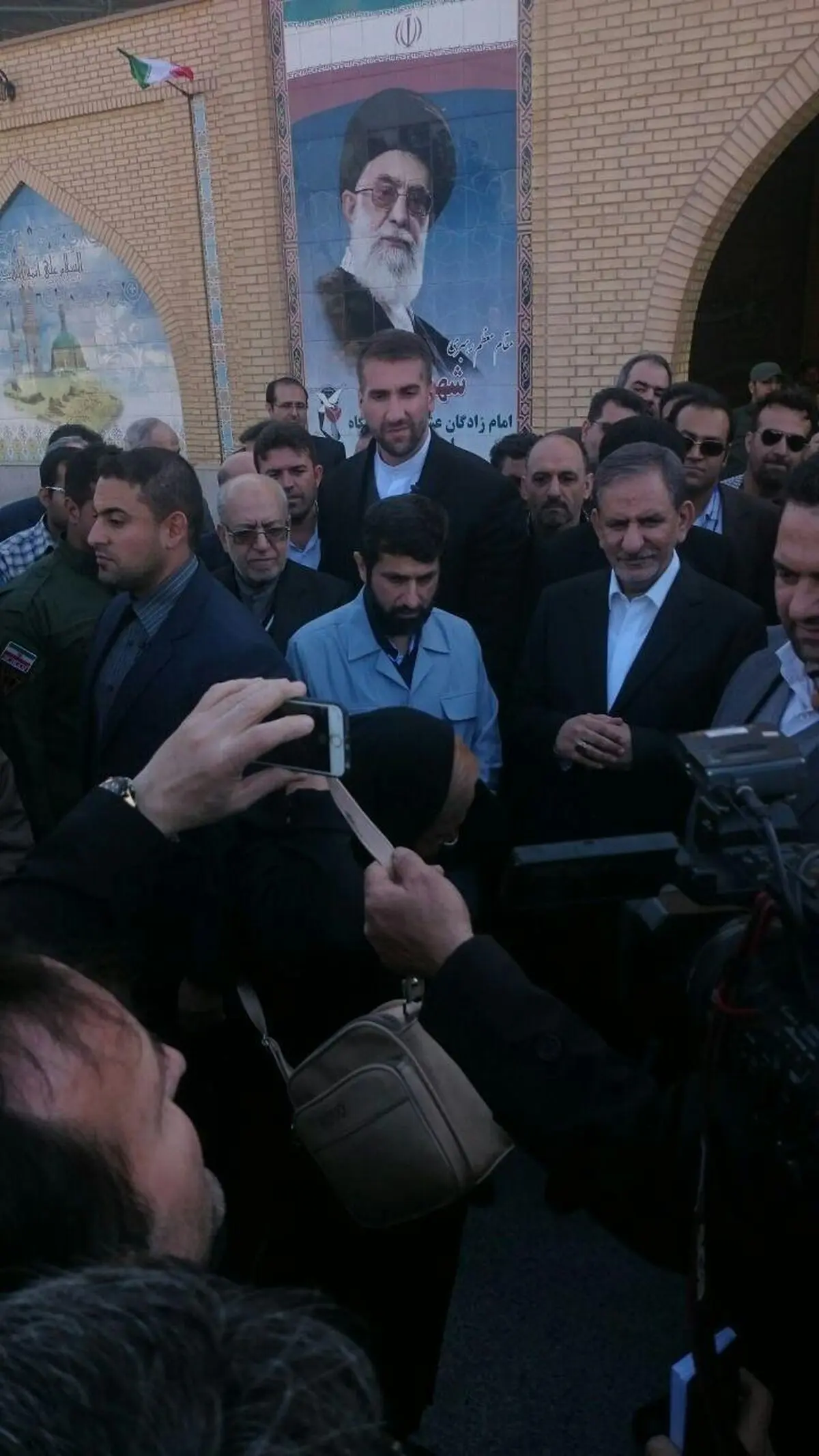 خوزستان مهمترین کانون توسعه ی کشور است/ هر کس با ملت ایران بی ادبانه صحبت کند، متضرر می شود