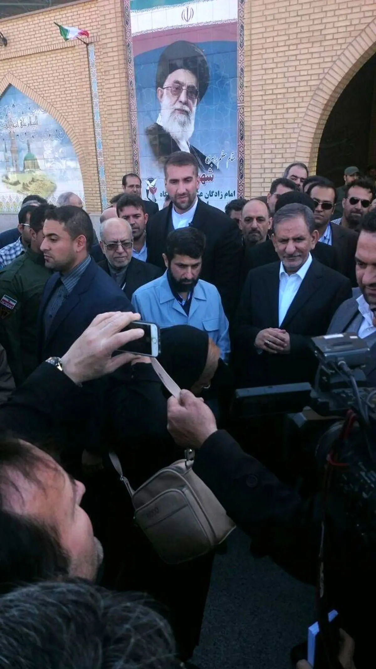 خوزستان مهمترین کانون توسعه ی کشور است/ هر کس با ملت ایران بی ادبانه صحبت کند، متضرر می شود
