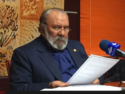 از نام فرهنگستان و هنرمندان بزرگ برای اصیل جلوه دادنِ آثار تقلبی سوءاستفاده شده‌است