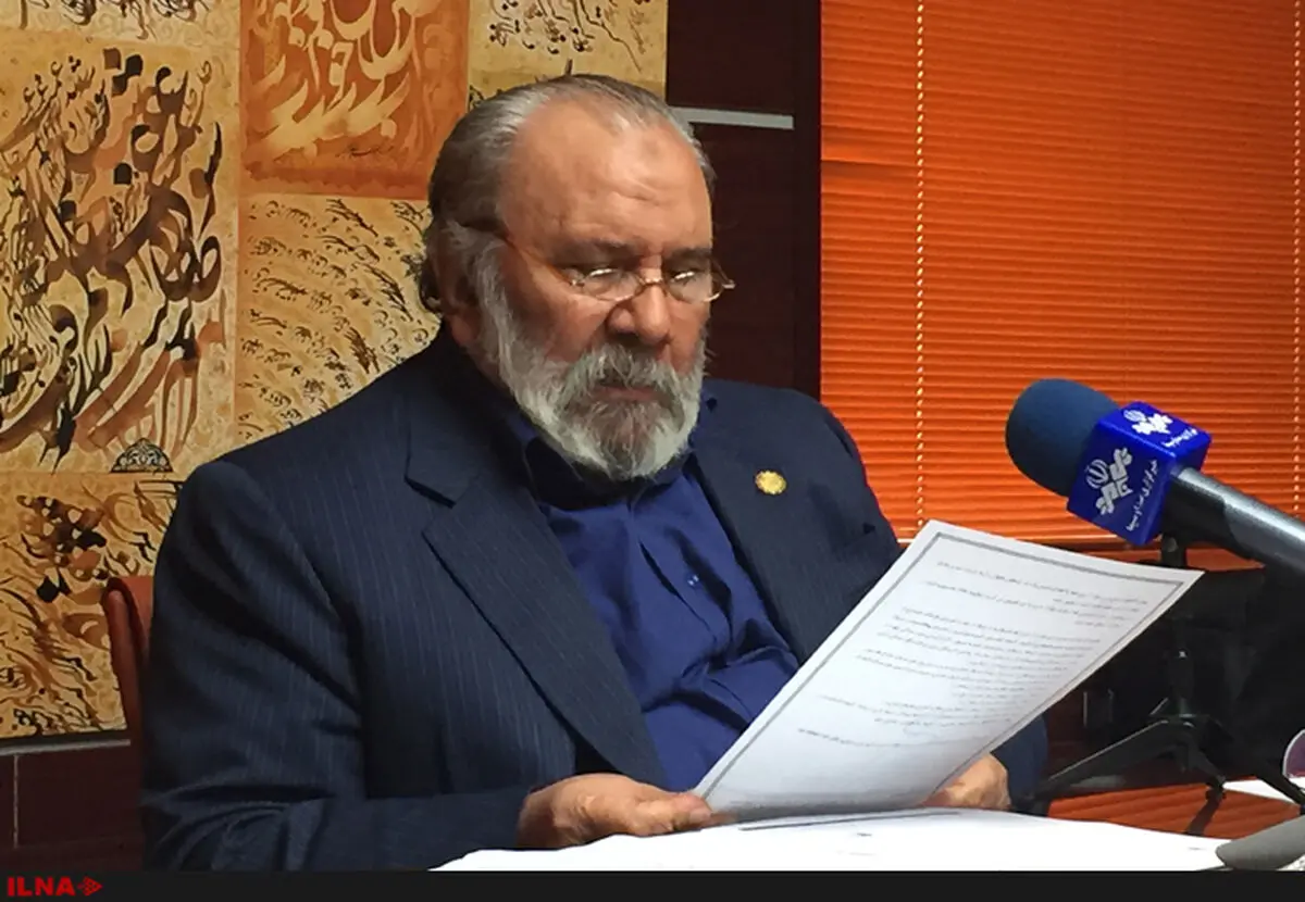 از نام فرهنگستان و هنرمندان بزرگ برای اصیل جلوه دادنِ آثار تقلبی سوءاستفاده شده‌است