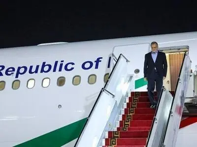 الرئيس بزشكيان يغادر مسقط عائدا الى طهران