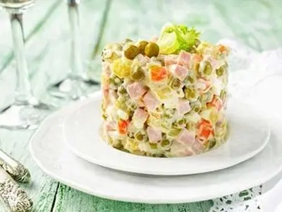 طرز تهیه سالاد الویه به سبک روسی 