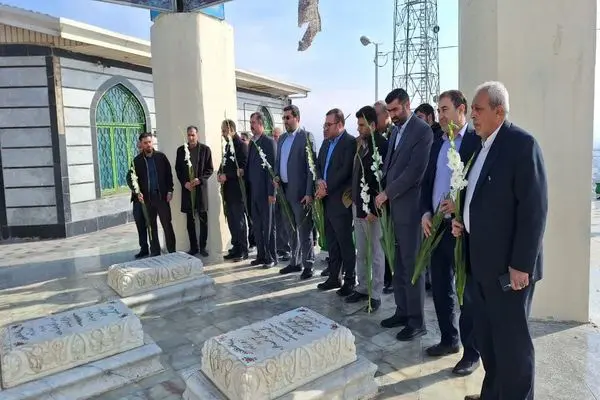 جامعه کارگری لرستان بیش از 200 شهید را تقدیم انقلاب کرده است