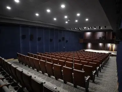 راهنمای کامل درباره اجرای سالن سینما