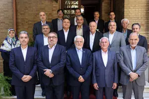 عارف: ایران اهل مذاکره است ولی در برابر زیاده‌خواهی‌ها تسلیم نمی‌شود