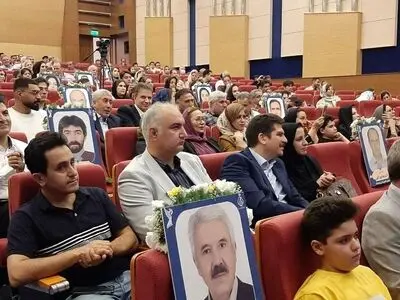 از پزشکان  و پیشکسوتان نمونه استان کرمانشاه تجلیل شد 