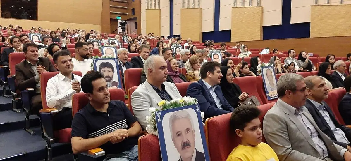 از پزشکان  و پیشکسوتان نمونه استان کرمانشاه تجلیل شد 