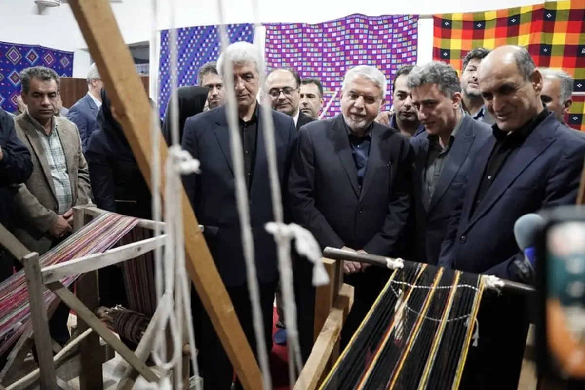 بازارهای خلیجفارس، آسیای شرقی و اروپا، مقصد تازه صنایعدستی ایران خواهند بود/ سه محور بیمه هنرمندان، بازاریابی جهانی و توسعه صادرات در دستور کار وزارتخانه است