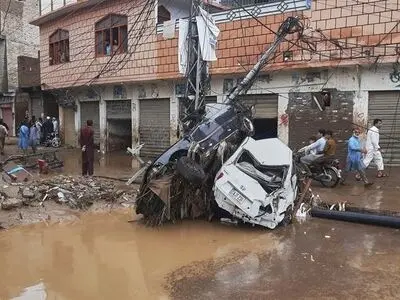 Pakistan flash floods kill over 320 amid heavy monsoon rains