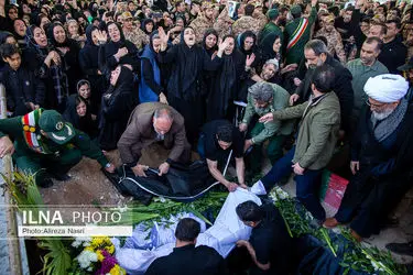 مراسم تشیع خواهران شهید در بوئین زهرا