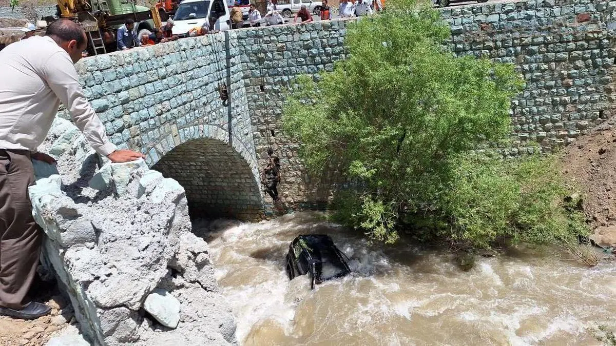 فوت دو نفر بر اثر سقوط خودرو به رودخانه کشکان  