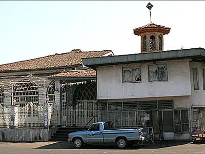 گمانه‌زنی در مسجد صفی رشت برای کشف گورستان