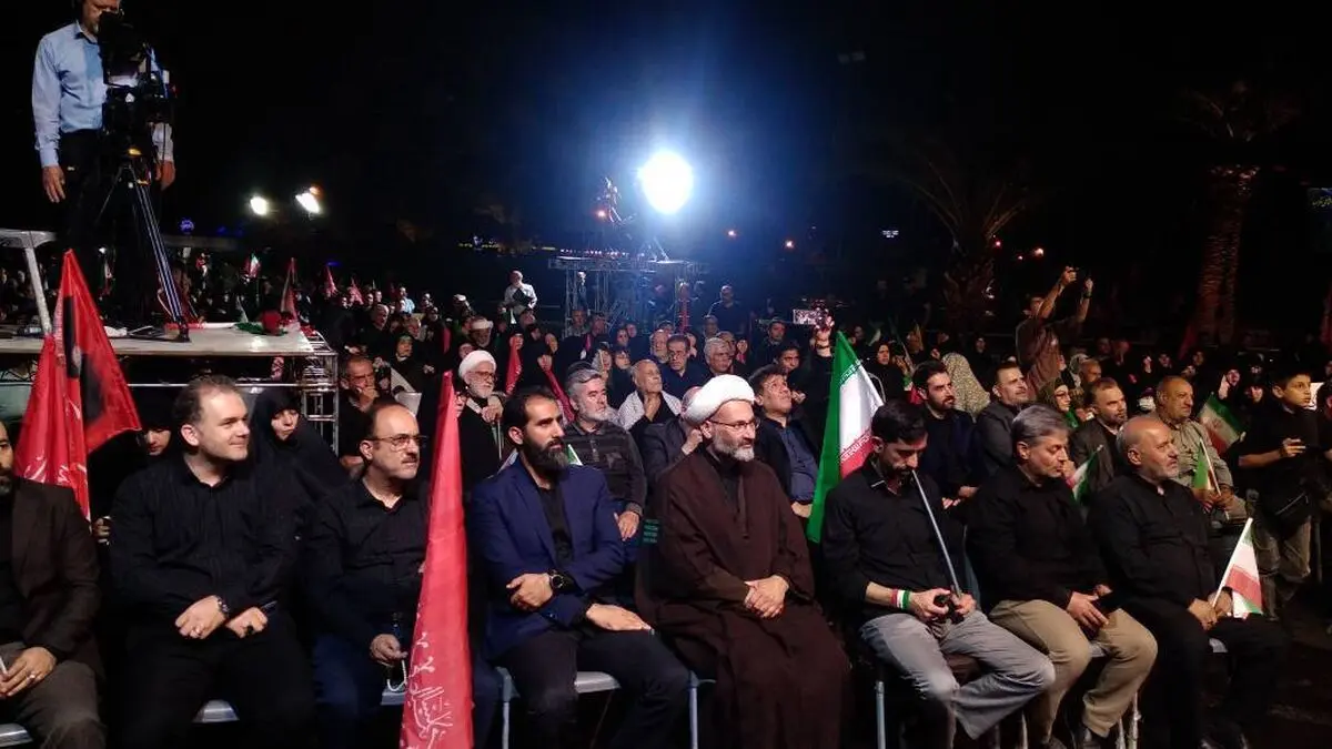 نوای قرآن در میدان ولیعصر(عج) طنین‌انداز شد