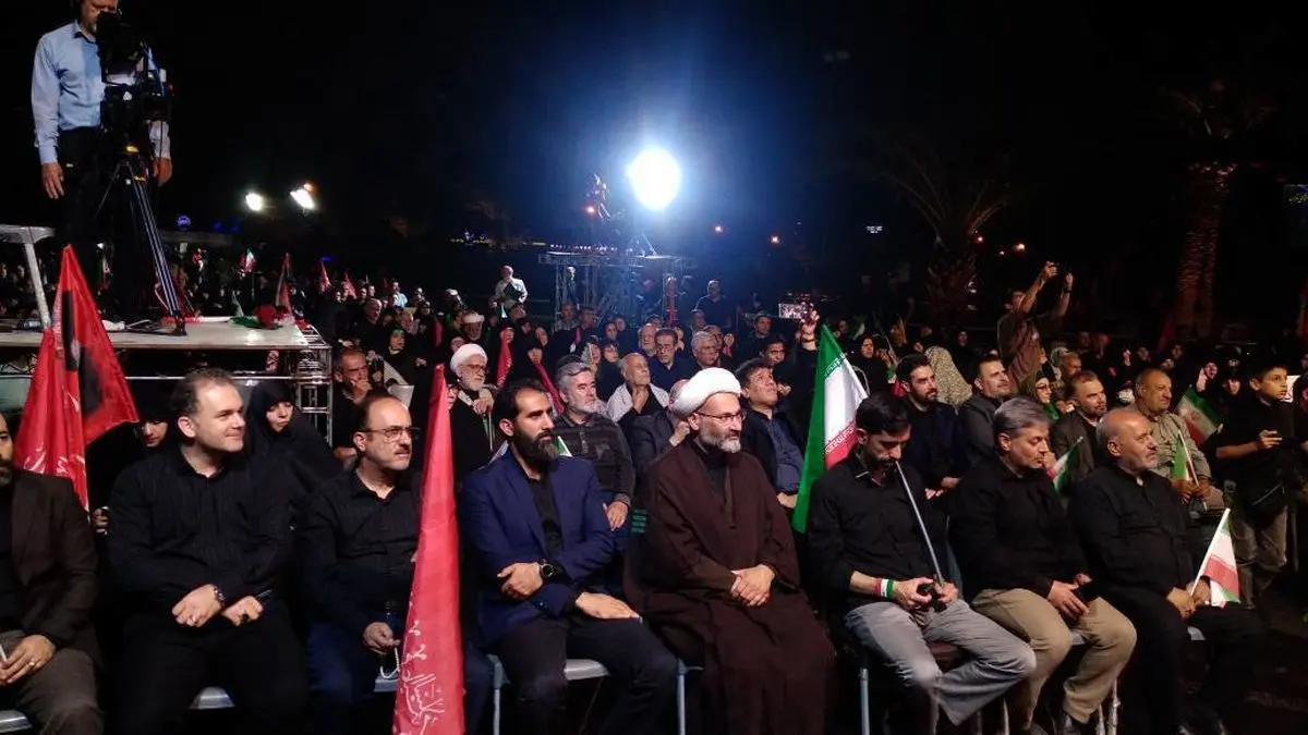 نوای قرآن در میدان ولیعصر(عج) طنین‌انداز شد