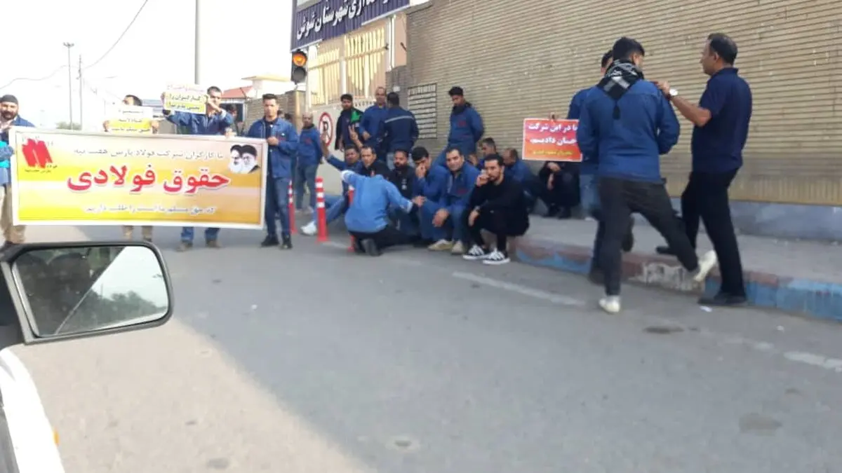 درخواست کارگران مجتمع فولاد پارس هفت تپه برای افزایش حقوق 
