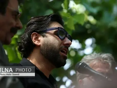 آوازخوانی احسان خواجه‌امیری در سوگ پدرش+فیلم