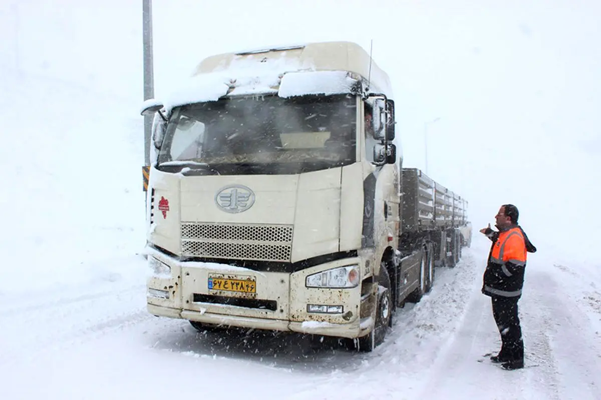 مسدود شدن محور بجنورد - اسفراین به دلیل بارش برف و کولاک