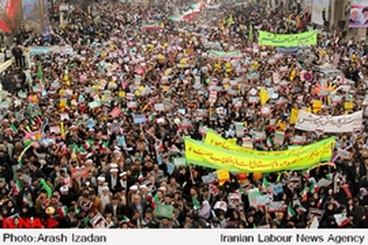 حضور گسترده جامعه کارگری و کارفرمایی استان قم در راهپیمایی ۲۲بهمن