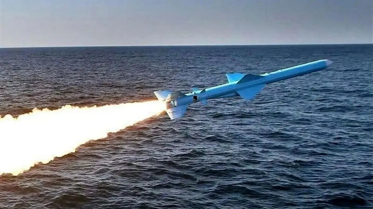 شناورهای آمریکایی با ۴ فروند پهپاد در لنگرگاه جبل علی مورد اصابت قرار گرفت