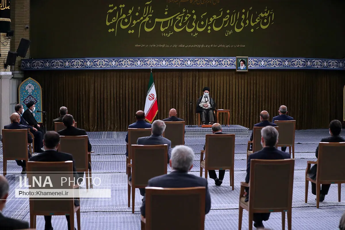 قائد الثورة مخاطبا اعضاء الحکومة: الوقت یمر بسرعة استثمروا کل لحظة من هذه السنوات الاربعة