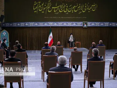 قائد الثورة مخاطبا اعضاء الحکومة: الوقت یمر بسرعة استثمروا کل لحظة من هذه السنوات الاربعة