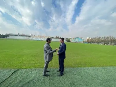 بازدید دبیرکل فدراسیون فوتبال از روند بهسازی زمین چمن شماره یک